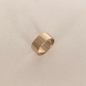 Hold Thick gold band ring comes in a pouch